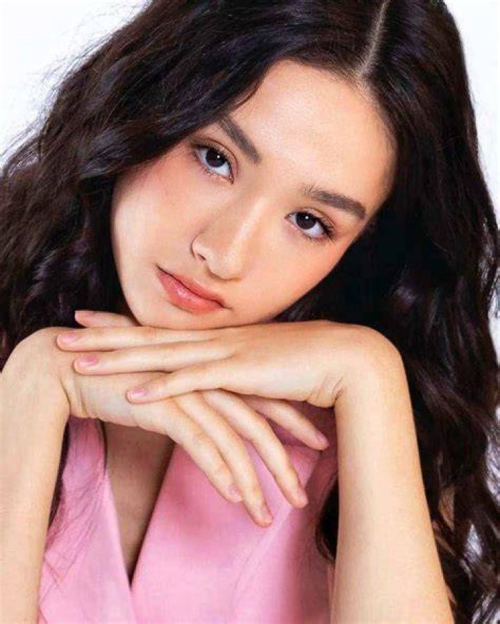 Minnie Mills (TV Actress) - Age, Birthday, Bio, Facts, Family, Net Worth, Height & More