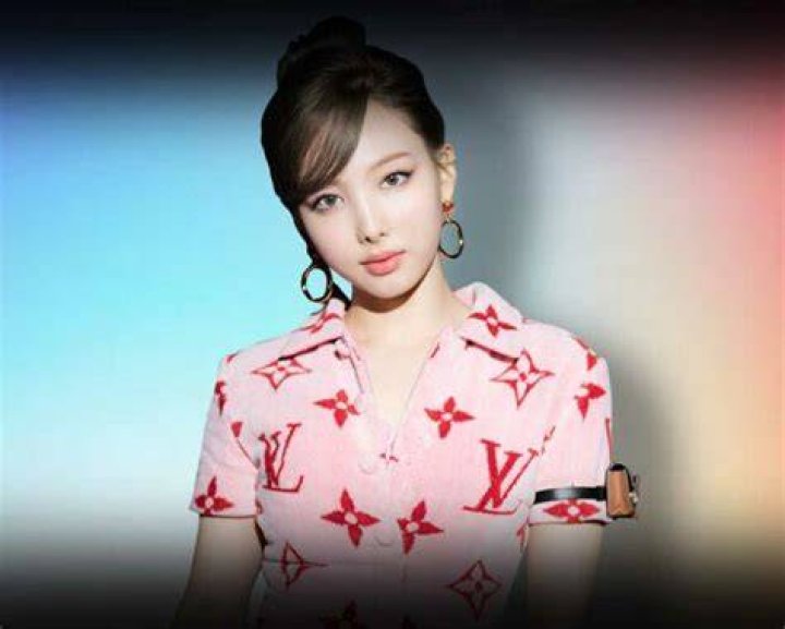 Nayeon (Pop Singer) - Age, Birthday, Bio, Facts, Family, Net Worth, Height & More