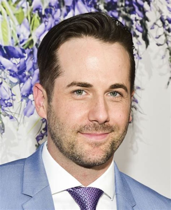 Niall Matter (TV Actor) - Age, Birthday, Bio, Facts, Family, Net Worth, Height & More