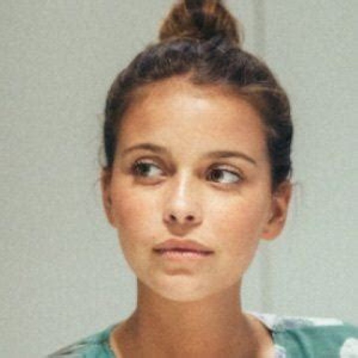 Nicole Falciani (Blogger) - Age, Birthday, Bio, Facts, Family, Net Worth, Height & More