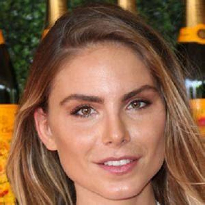 Nina Senicar (Model) - Age, Birthday, Bio, Facts, Family, Net Worth, Height & More