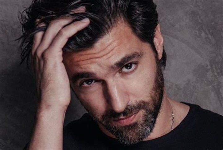 Osvaldo de León (Actor de telenovela) - Edad, cumpleaños, biografía, hechos, familia, patrimonio neto, altura y más