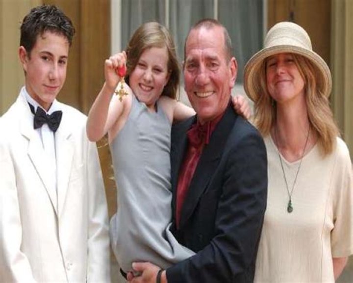 Pete Postlethwaite (Movie Actor) - Age, Birthday, Bio, Facts, Family, Net Worth, Height & More
