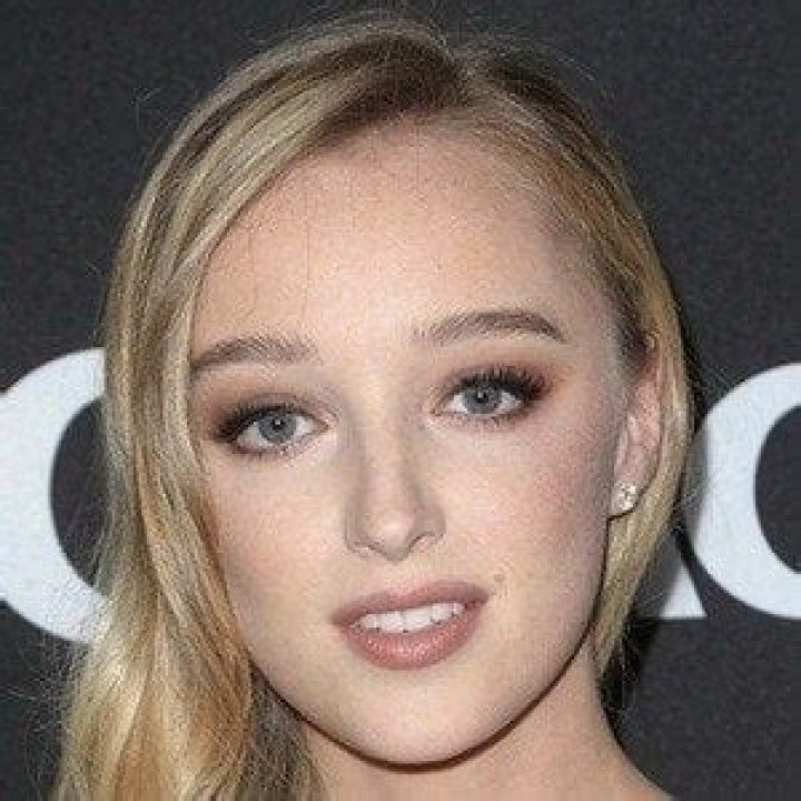 Phoebe Dynevor (TV Actress) - Age, Birthday, Bio, Facts, Family, Net Worth, Height & More