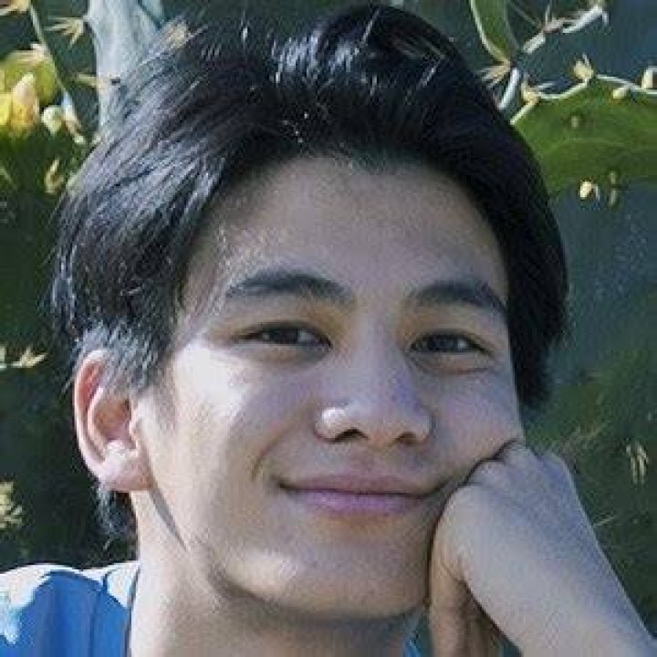 Phum Viphurit (Pop Singer) - Age, Birthday, Bio, Facts, Family, Net Worth, Height & More