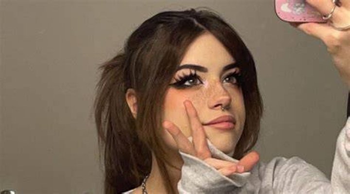 Priscila Beatrice (TikTok Star) - Age, Birthday, Bio, Facts, Family, Net Worth, Height & More
