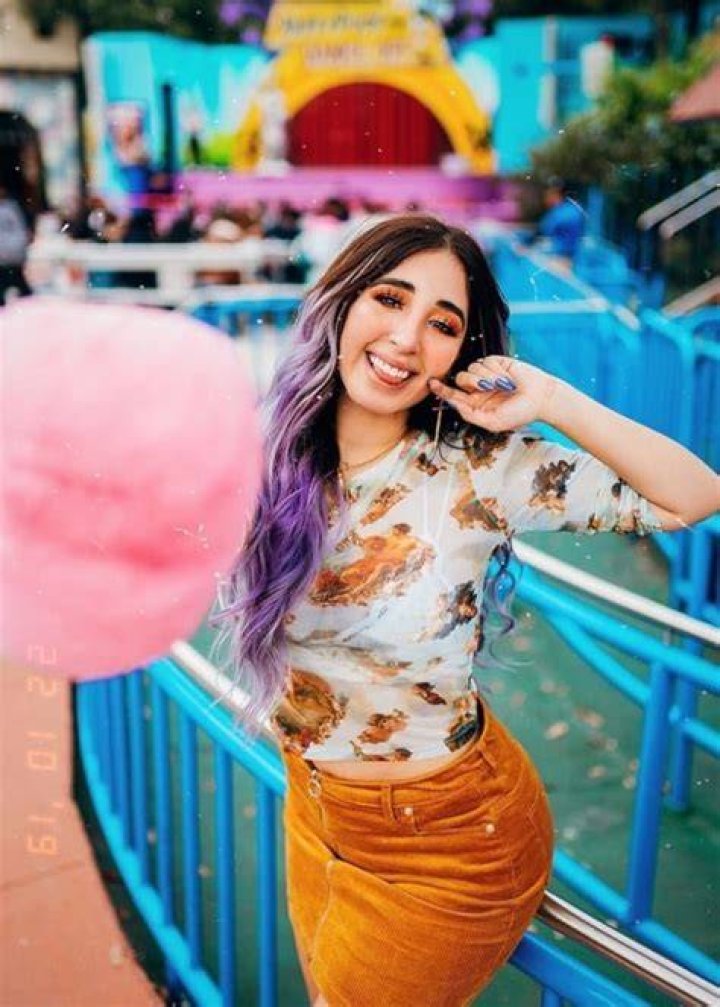 Queen Buenrostro (Instagram Star) - Age, Birthday, Bio, Facts, Family, Net Worth, Height & More