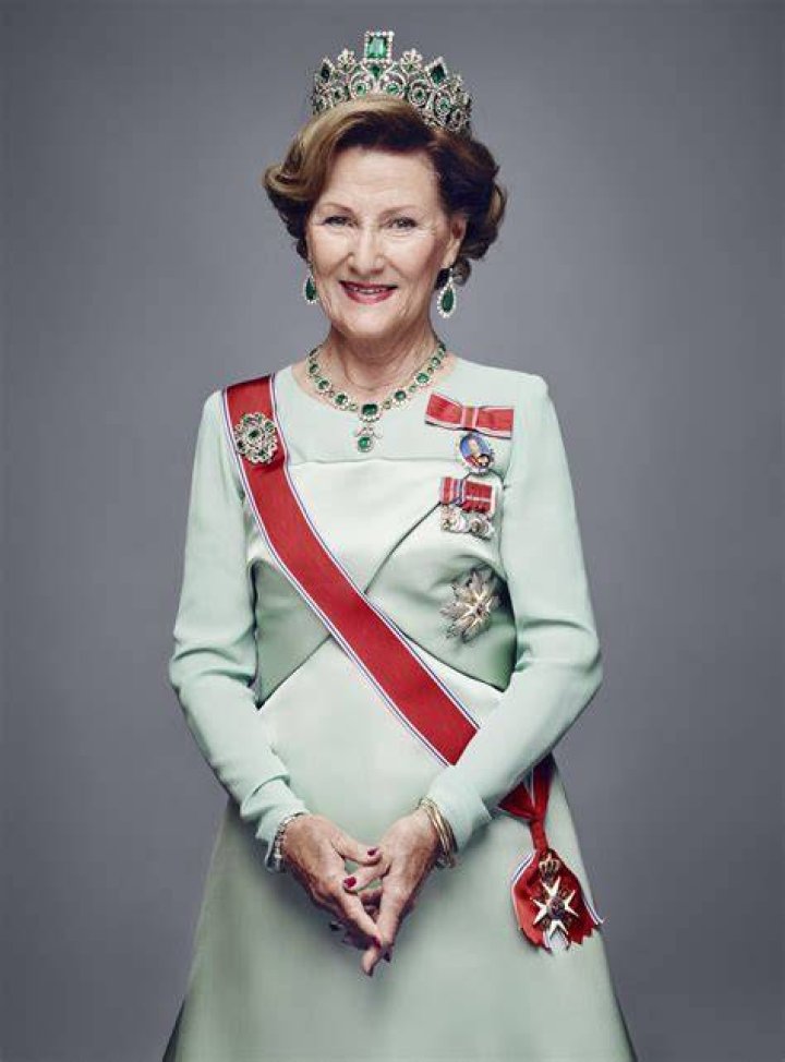 Queen Sonja of Norway (Queen) - Age, Birthday, Bio, Facts, Family, Net Worth, Height & More