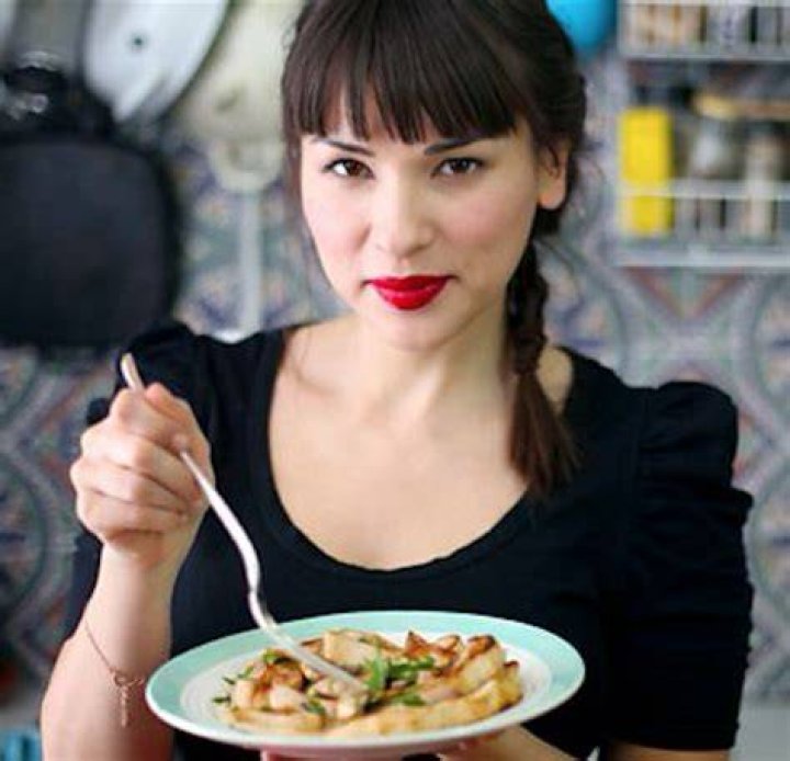 Rachel Khoo (Chef) - Age, Birthday, Bio, Facts, Family, Net Worth, Height & More