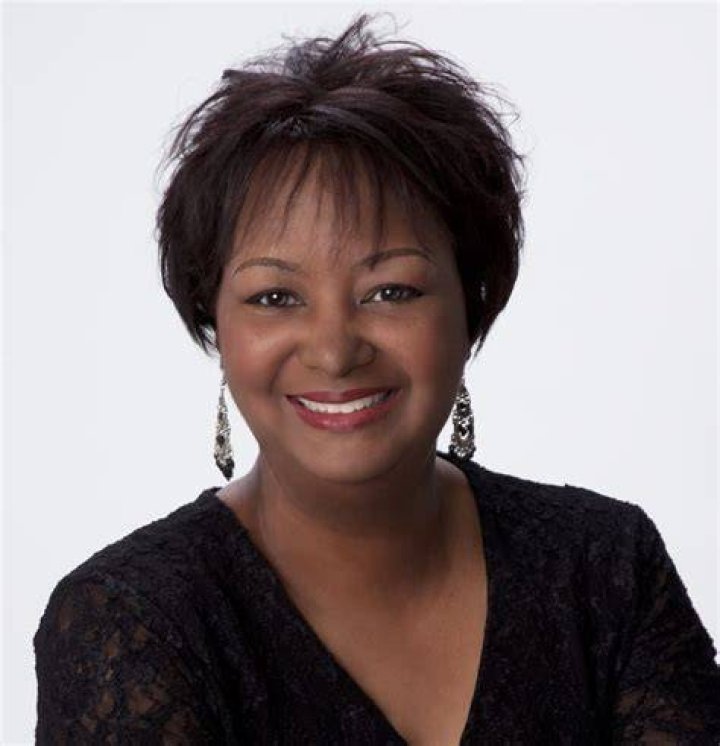 Rachel Renee Russell (Children's Author) - Age, Birthday, Bio, Facts, Family, Net Worth, Height & More