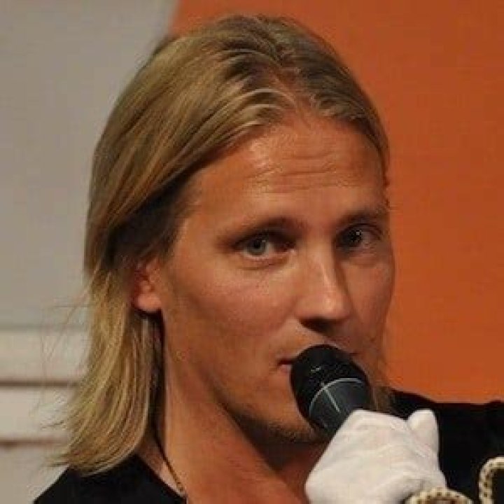 Raúl Brindis (Radio Host) - Wiek, urodziny, bio, fakty, rodzina, wartość netto, wzrost i więcej
