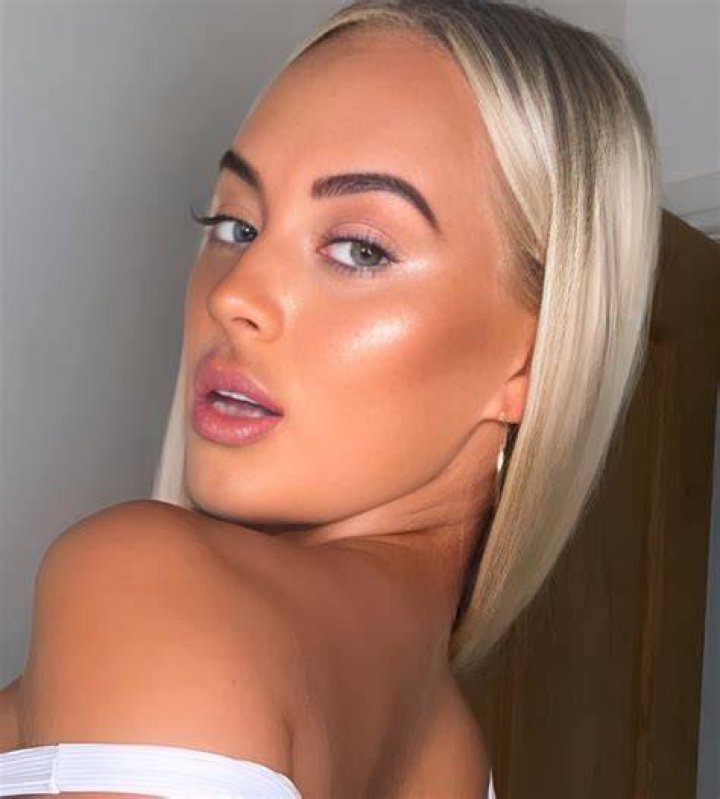 Rhiannon Blue Taylor (Instagram Star) - Age, Birthday, Bio, Facts, Family, Net Worth, Height & More
