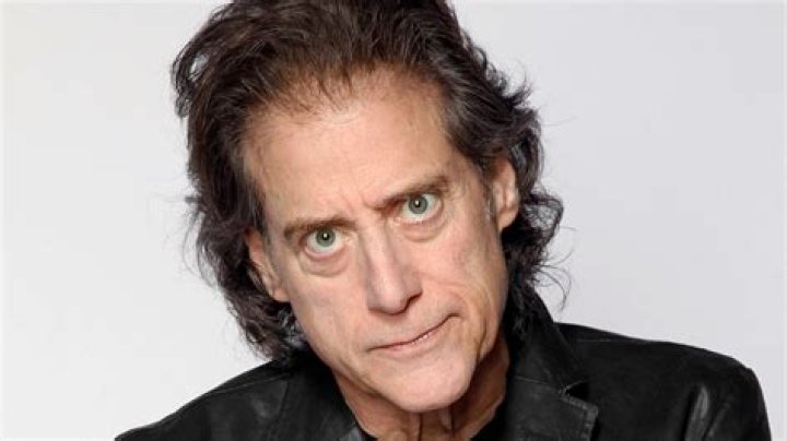 Richard Lewis (Comedian) - Age, Birthday, Bio, Facts, Family, Net Worth, Height & More