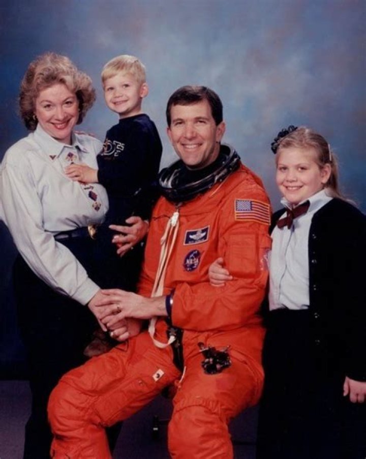 Rick Husband (Astronaut) - Age, Birthday, Bio, Facts, Family, Net Worth, Height & More