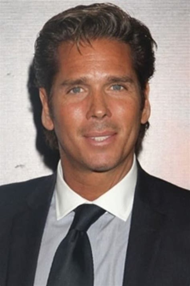 Roberto Palazuelos (TV Actor) - Age, Birthday, Bio, Facts, Family, Net Worth, Height & More