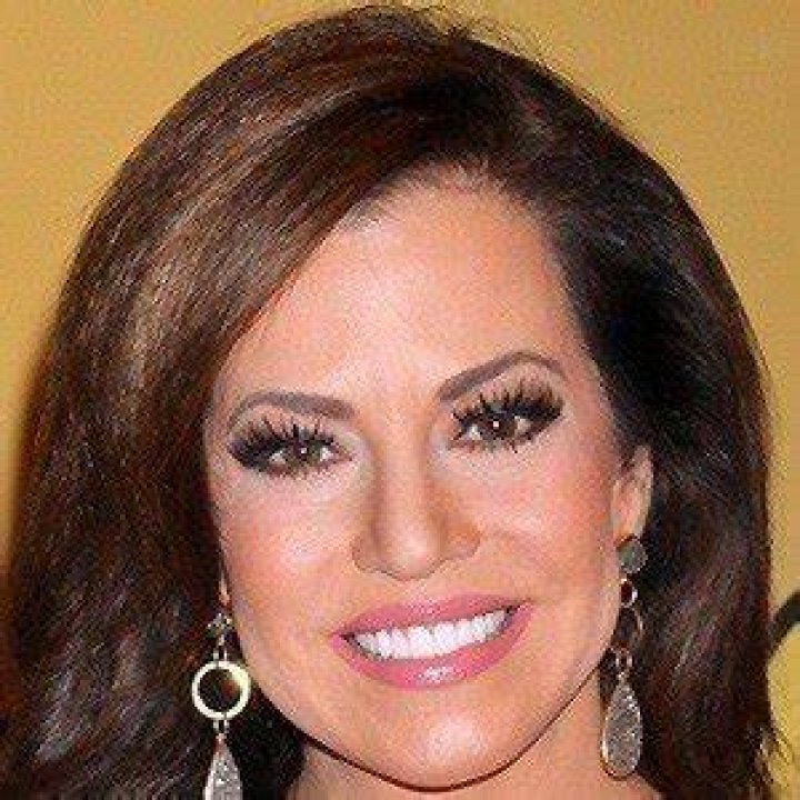 Robin Meade (TV Show Host) - Age, Birthday, Bio, Facts, Family, Net Worth, Height & More