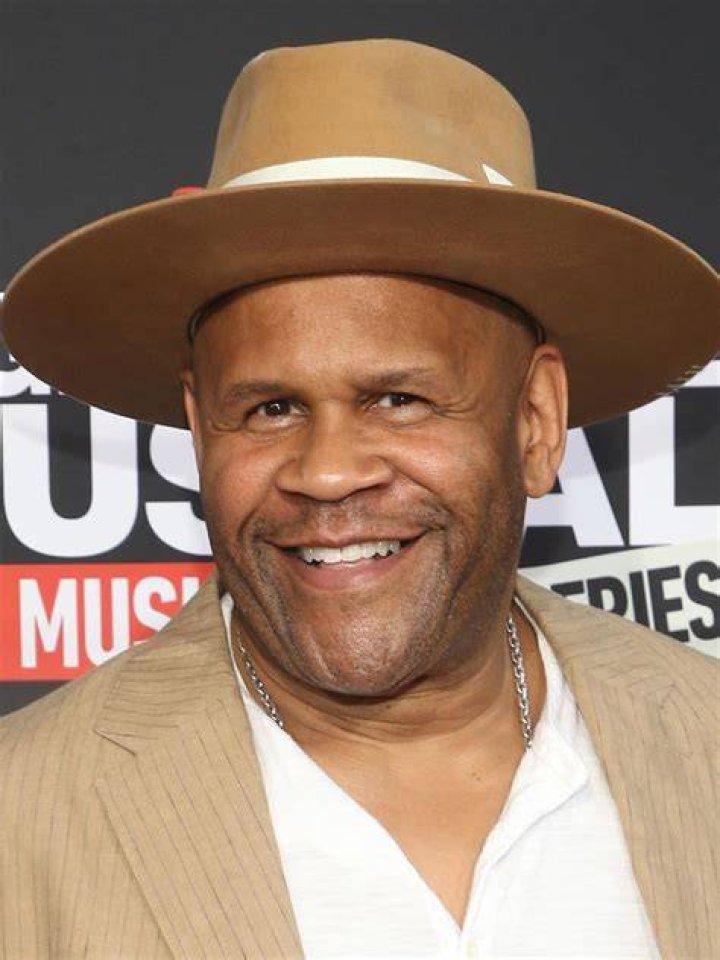 Rondell Sheridan (TV Actor) - Age, Birthday, Bio, Facts, Family, Net Worth, Height & More