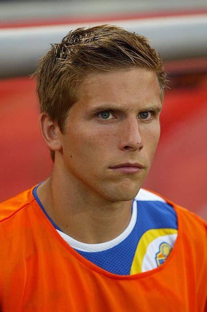Sami Hyypia (Soccer Player) - Age, Birthday, Bio, Facts, Family, Net Worth, Height & More