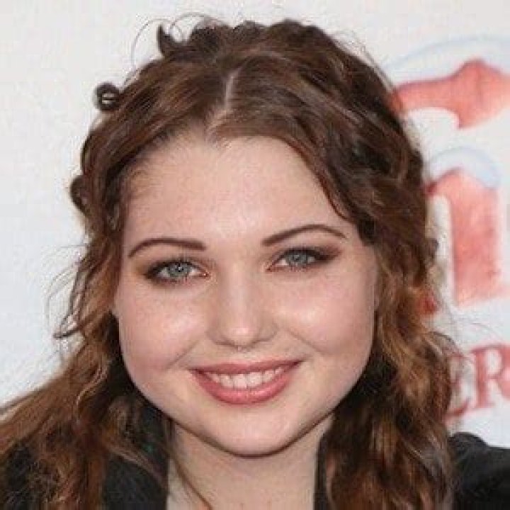 Sammi Hanratty (TV Actress) - Age, Birthday, Bio, Facts, Family, Net Worth, Height & More