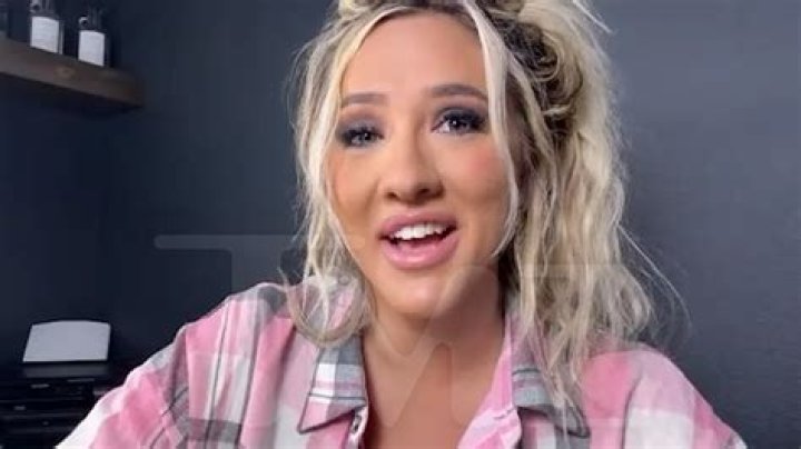 Sara Blake Cheek (Model) - Age, Birthday, Bio, Facts, Family, Net Worth, Height & More