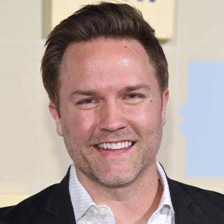 Scott Porter (TV Actor) - Age, Birthday, Bio, Facts, Family, Net Worth, Height & More