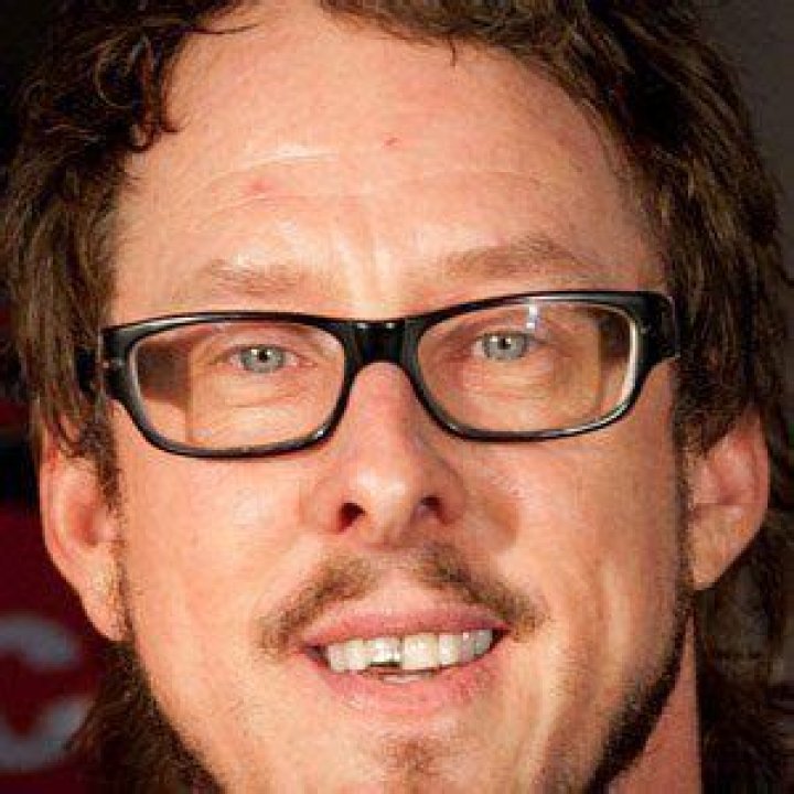 Scott Shriner (Bassist) - Age, Birthday, Bio, Facts, Family, Net Worth, Height & More