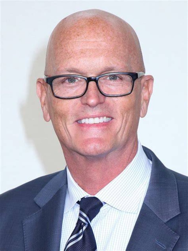 Scott Van Pelt (Sportscaster) - Age, Birthday, Bio, Facts, Family, Net Worth, Height & More