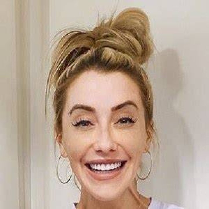 Shannon Willardson (Blogger) - Age, Birthday, Bio, Facts, Family, Net Worth, Height & More