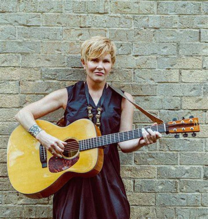 Shawn Colvin (Rock Singer) - Age, Birthday, Bio, Facts, Family, Net Worth, Height & More