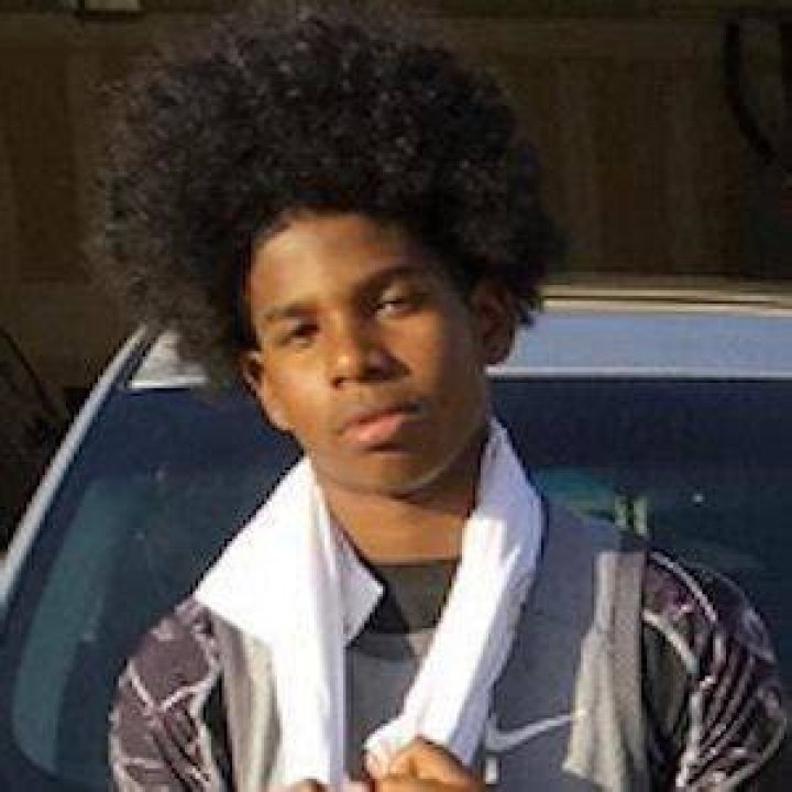 Shedeur Sanders (Family Member) - Age, Birthday, Bio, Facts, Family, Net Worth, Height & More