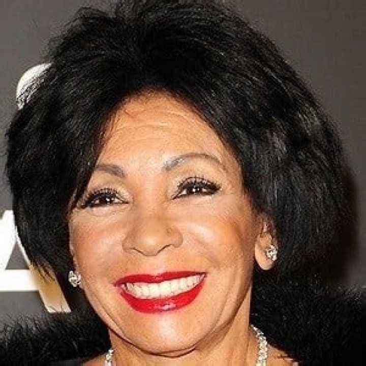 Shirley Bassey (Jazz Singer) - Age, Birthday, Bio, Facts, Family, Net Worth, Height & More