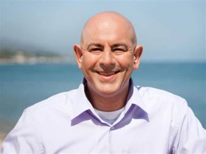 Simon Majumdar (Chef) - Age, Birthday, Bio, Facts, Family, Net Worth, Height & More