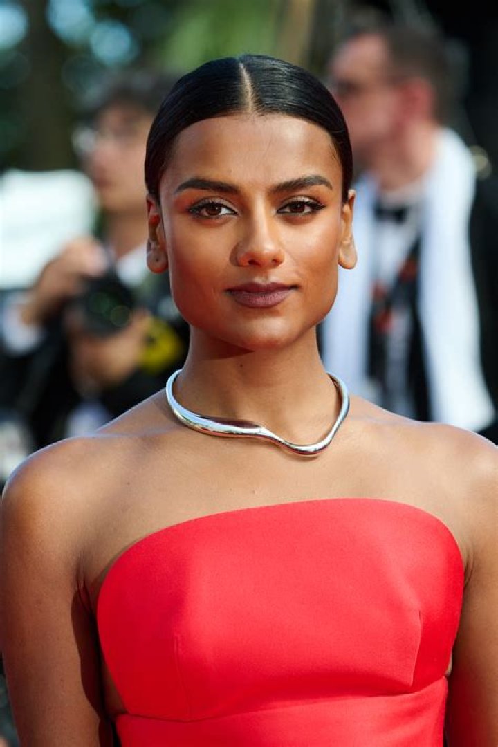 Simone Ashley (TV Actress) - Age, Birthday, Bio, Facts, Family, Net Worth, Height & More