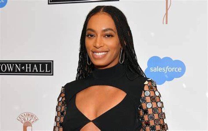Solange Knowles (R&B Singer) - Age, Birthday, Bio, Facts, Family, Net Worth, Height & More