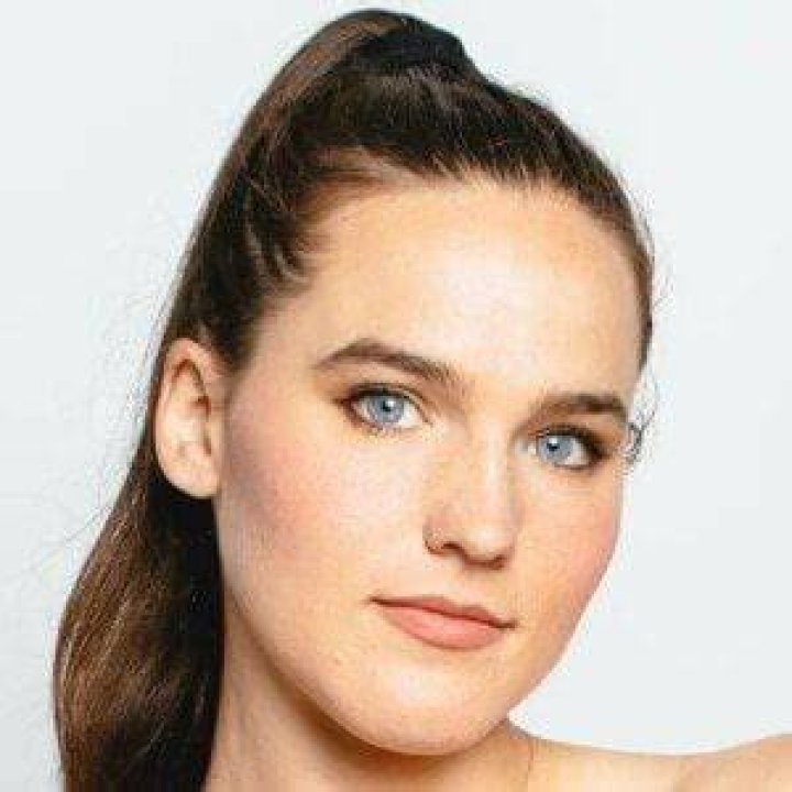 Sophie Hawley-Weld (Pop Singer) - Age, Birthday, Bio, Facts, Family, Net Worth, Height & More