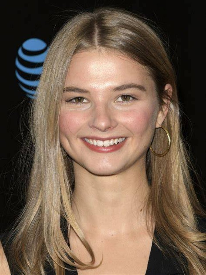 Stefanie Scott