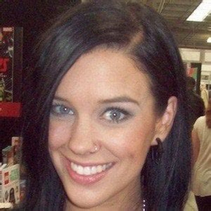Stephanie Bendixsen (TV Show Host) - Age, Birthday, Bio, Facts, Family, Net Worth, Height & More