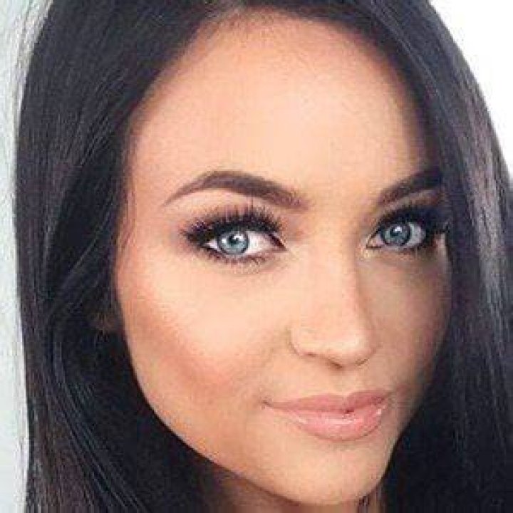 Stephanie Ledda (YouTube Star) - Age, Birthday, Bio, Facts, Family, Net Worth, Height & More