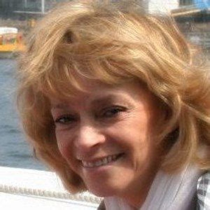 Sue Holderness (TV Actress) - Age, Birthday, Bio, Facts, Family, Net Worth, Height & More