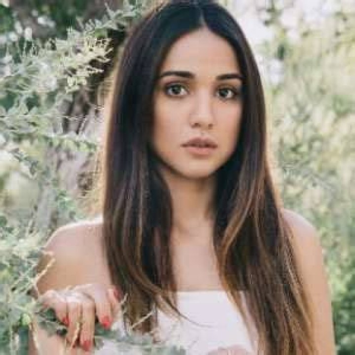 Summer Bishil (TV Actress) - Age, Birthday, Bio, Facts, Family, Net Worth, Height & More