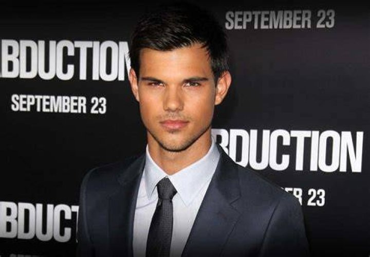 Taylor Lautner (Movie Actor) - Age, Birthday, Bio, Facts, Family, Net Worth, Height & More