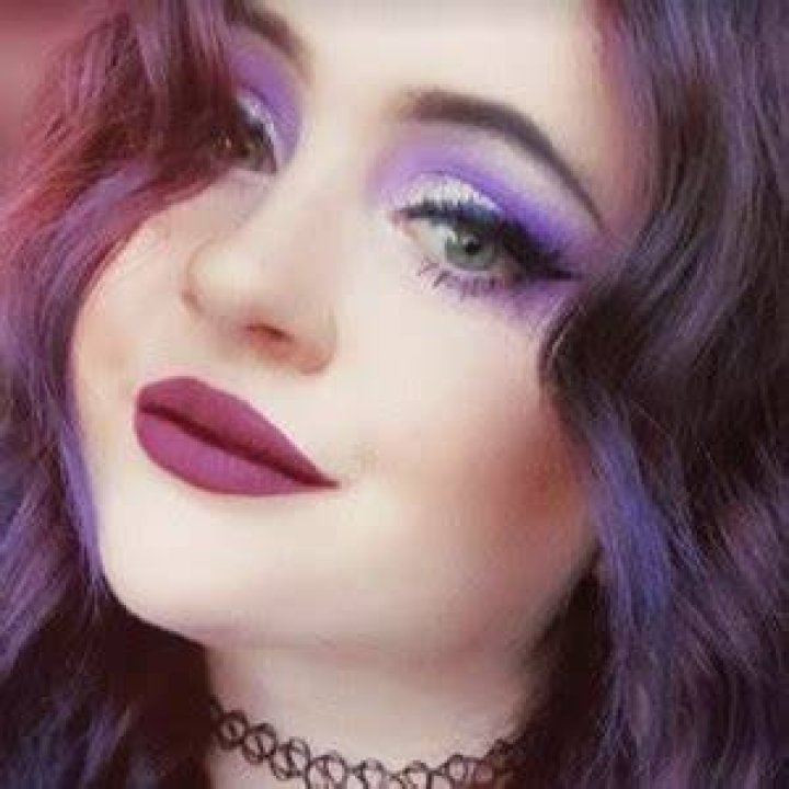 Theresa Van Dam (TikTok Star) - Age, Birthday, Bio, Facts, Family, Net Worth, Height & More