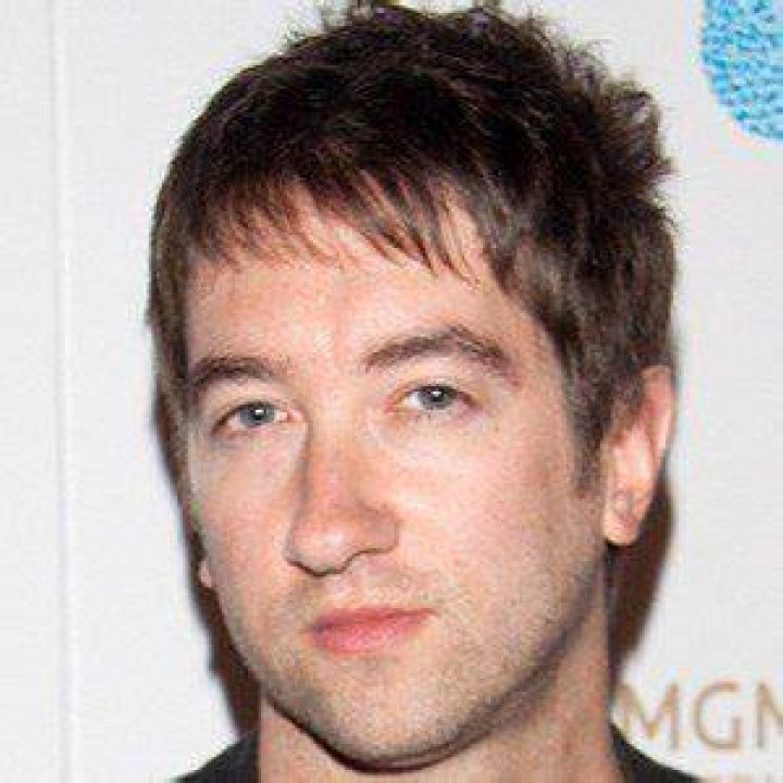 Tom Higgenson (Pop Singer) - Age, Birthday, Bio, Facts, Family, Net Worth, Height & More