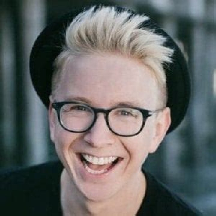 Tyler Oakley (YouTube Star) - Age, Birthday, Bio, Facts, Family, Net Worth, Height & More