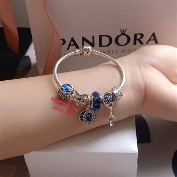 Tại sao vòng tay pandora của tôi lại chuyển sang màu đen?
