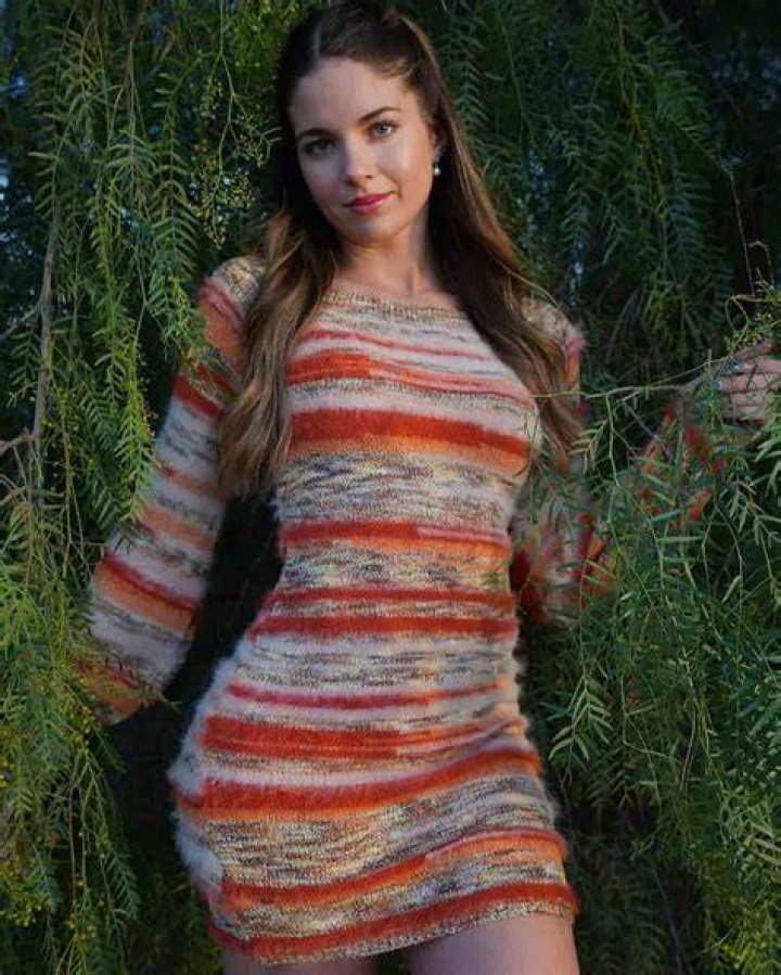 Victoria Xavier (Instagram Star) - Age, Birthday, Bio, Facts, Family, Net Worth, Height & More