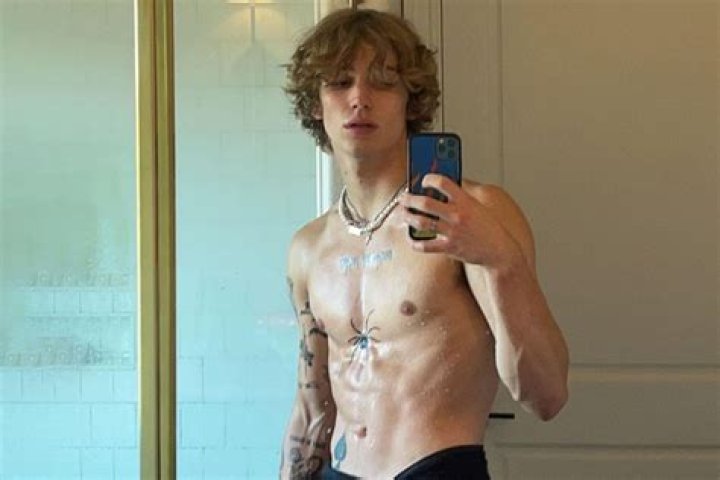 Vinnie Hacker (TikTok Star) - Age, Birthday, Bio, Facts, Family, Net Worth, Height & More