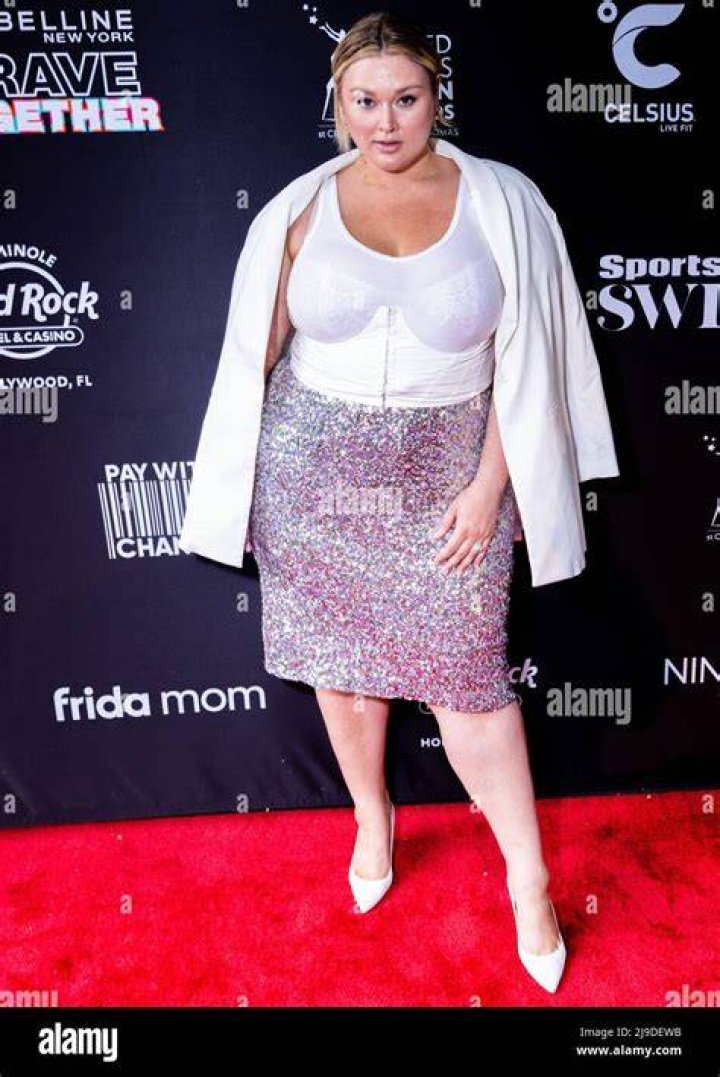 What dress size is Hunter McGrady?