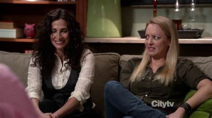 What episode of Modern Family is Wendi McLendon-Covey?