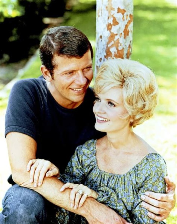What happened to Carol Brady’s first husband on The Brady Bunch?